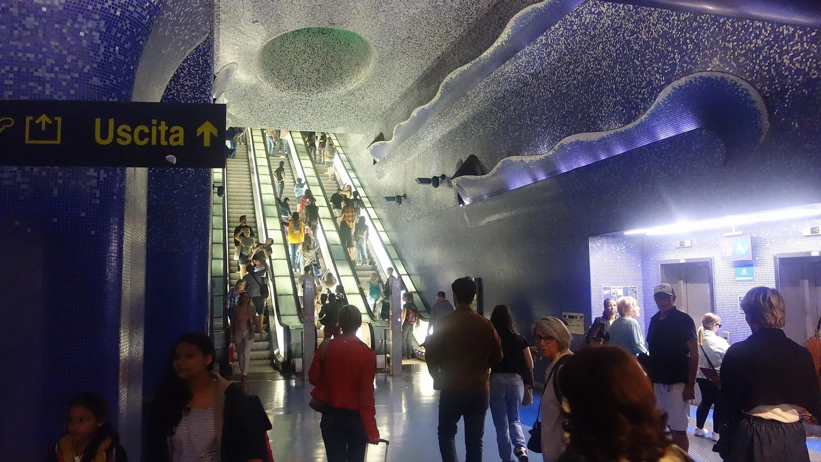 La stazione della metropolitana Toledo a Napoli